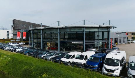 Car image 3