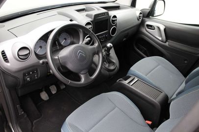 Car image 10