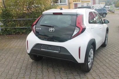 Car image 19
