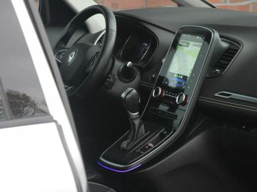 Car image 30