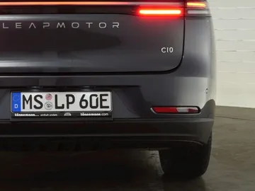 Car image 32