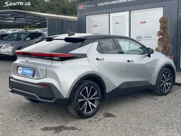 Car image 4