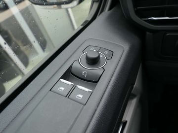 Car image 32