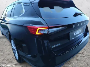 Car image 40