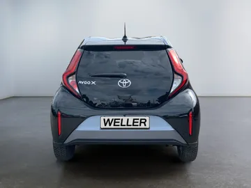 Car image 4