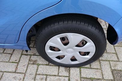 Car image 11