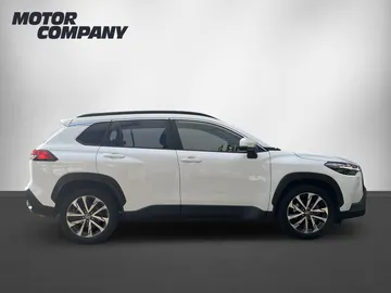 Car image 2