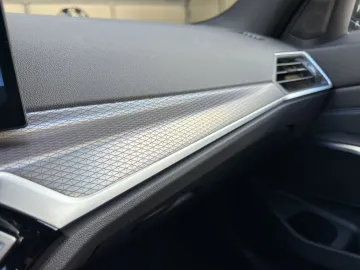 Car image 34
