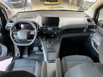 Car image 27