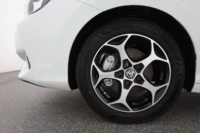 Car image 30