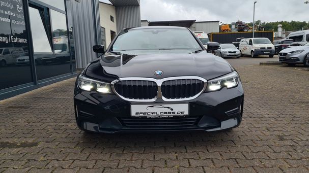 BMW 320d Advantage 140 kW image number 3