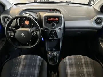 Car image 27