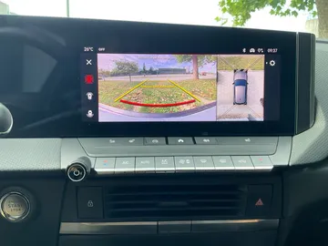 Car image 20