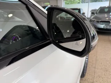 Car image 38