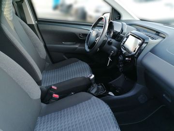 Car image 14