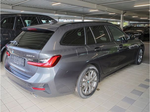 BMW 330 Touring e Sport Line 215 kW image number 4