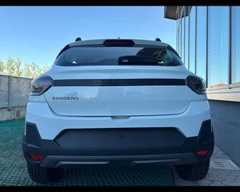 Car image 4