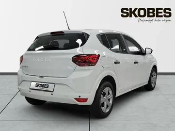 Car image 4