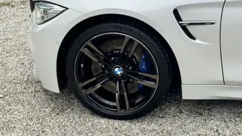 Car image 40
