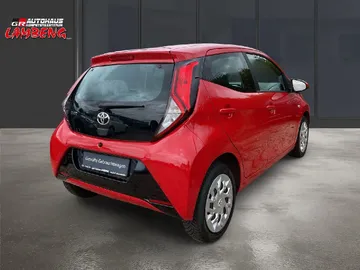 Car image 15