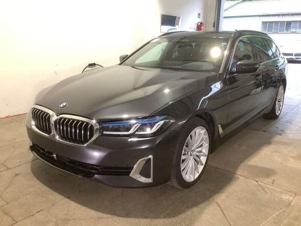 BMW 540d Touring xDrive Luxury 250 kW image number 1