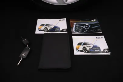 Car image 25