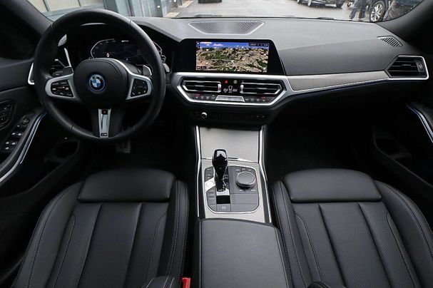 BMW 330 Touring M Sport xDrive 185 kW image number 12