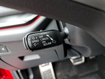 Car image 32