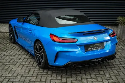 Car image 4