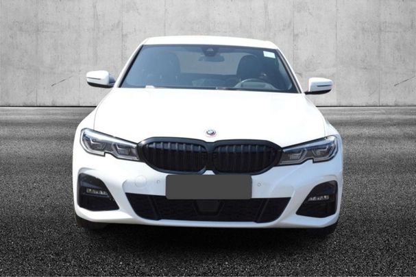 BMW 320i 135 kW image number 2