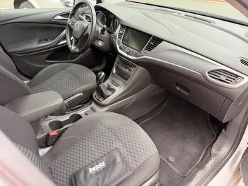 Car image 17