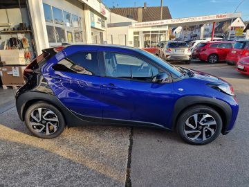 Car image 4