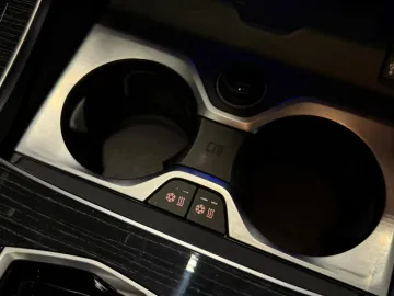 Car image 37