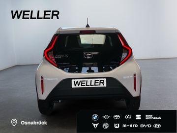 Car image 30
