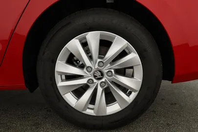 Car image 23