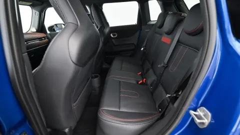 Car image 24