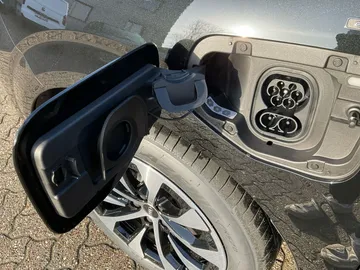 Car image 32