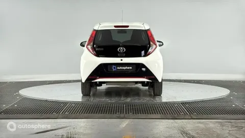 Car image 4