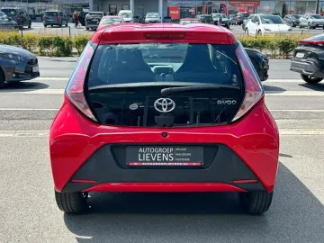 Car image 4