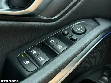 Car image 40