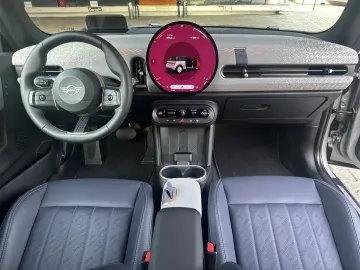 Car image 29