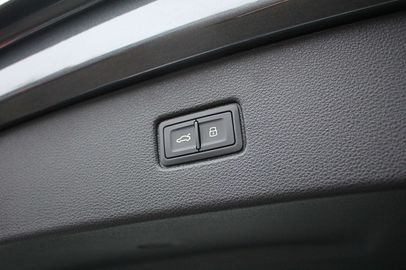 Car image 32