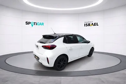 Car image 5