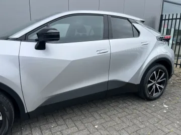 Car image 26