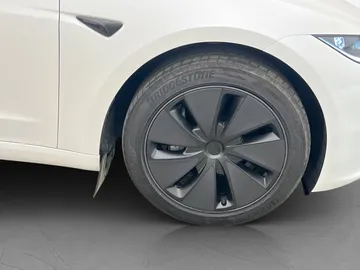 Car image 33