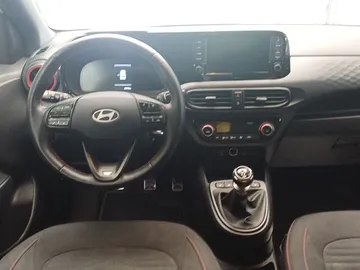 Car image 12