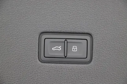 Car image 35