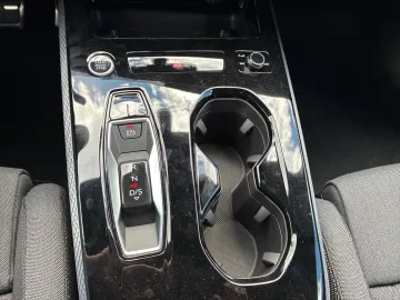Car image 32