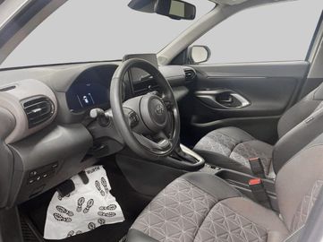 Car image 12