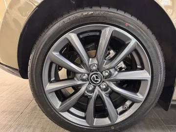 Car image 30